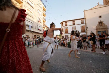 Carrozas y grupos a pie en las fiestas de Gata 2024 32