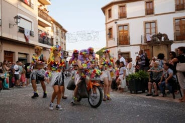 Carrozas y grupos a pie en las fiestas de Gata 2024 35