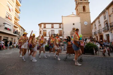 Carrozas y grupos a pie en las fiestas de Gata 2024 38