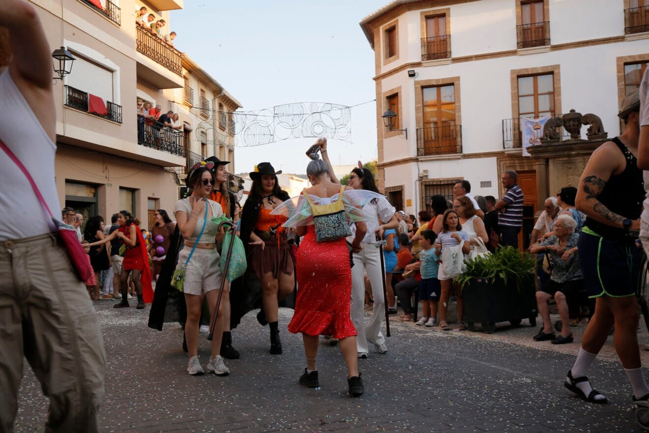 Carrozas y grupos a pie en las fiestas de Gata 2024 43