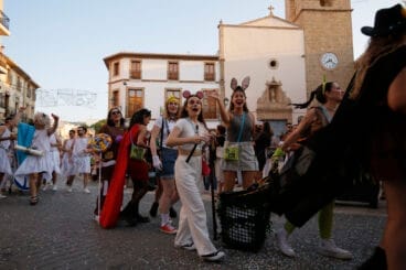 Carrozas y grupos a pie en las fiestas de Gata 2024 45