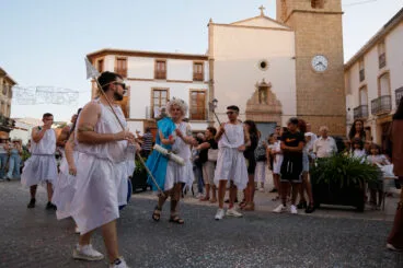 Carrozas y grupos a pie en las fiestas de Gata 2024 48