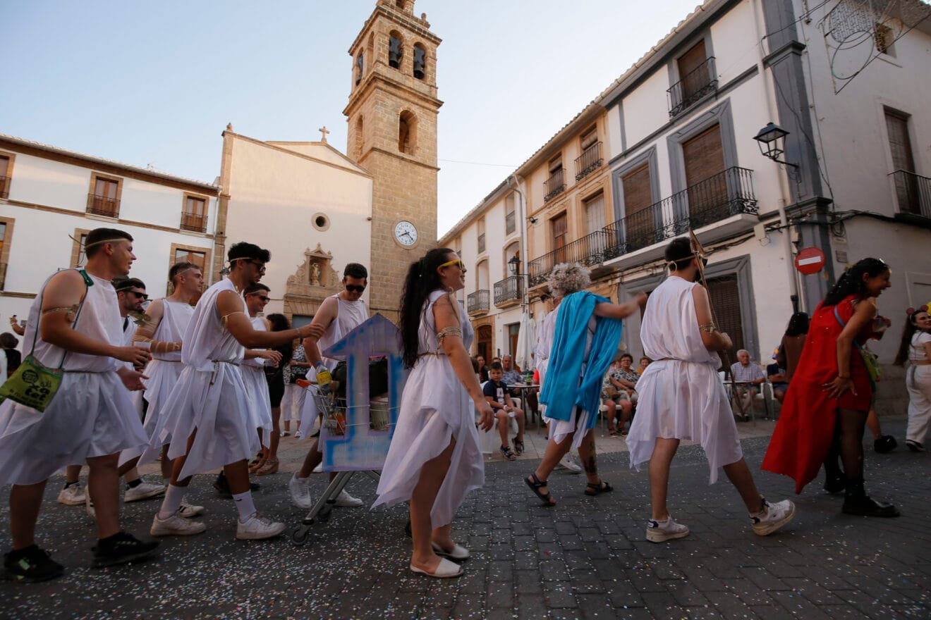 Carrozas y grupos a pie en las fiestas de Gata 2024 50