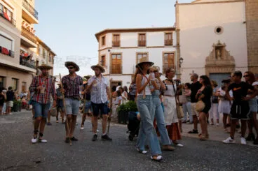 Carrozas y grupos a pie en las fiestas de Gata 2024 51