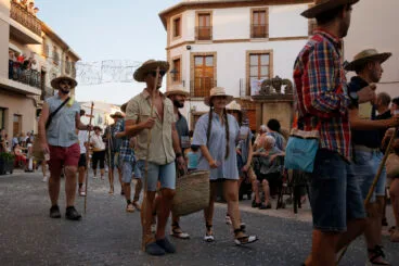 Carrozas y grupos a pie en las fiestas de Gata 2024 53