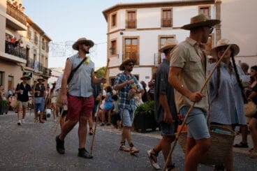 Carrozas y grupos a pie en las fiestas de Gata 2024 54