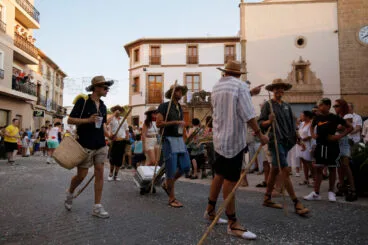 Carrozas y grupos a pie en las fiestas de Gata 2024 56