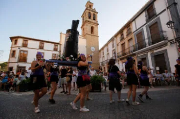 Carrozas y grupos a pie en las fiestas de Gata 2024 67
