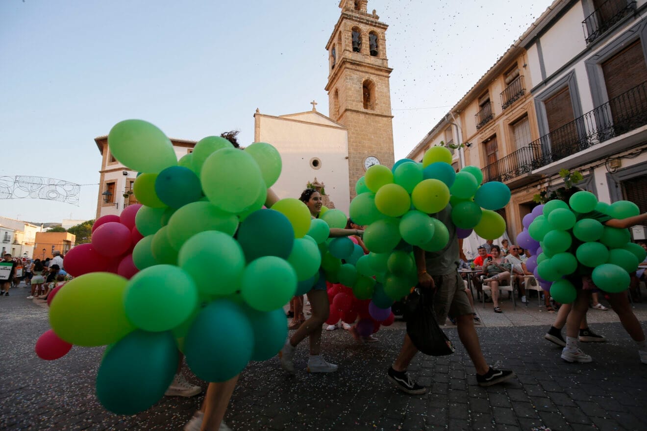 Carrozas y grupos a pie en las fiestas de Gata 2024 71