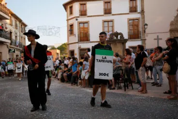 Carrozas y grupos a pie en las fiestas de Gata 2024 72