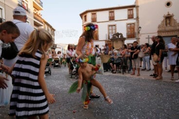 Carrozas y grupos a pie en las fiestas de Gata 2024 78