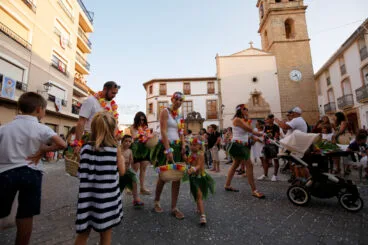 Carrozas y grupos a pie en las fiestas de Gata 2024 79
