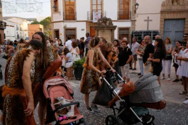 Carrozas y grupos a pie en las fiestas de Gata 2024 88