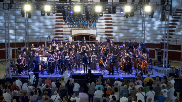 Imagen: Concierto del Sonafilm en la plaza de toros de Ondara