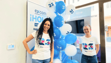 En las tiendas de Excom en Calpe, Silvia y Charki El Hani están listas para ofrecerte asistencia en varios idiomas