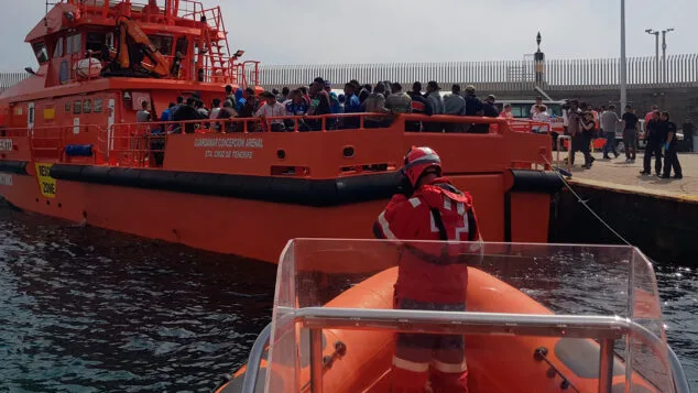equipo de salvamento maritimo cruz roja