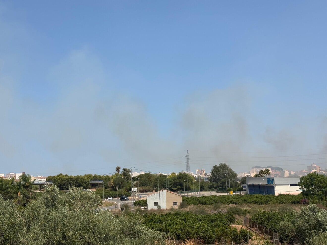 Gran humareda que se puede ver desde Dénia (1)