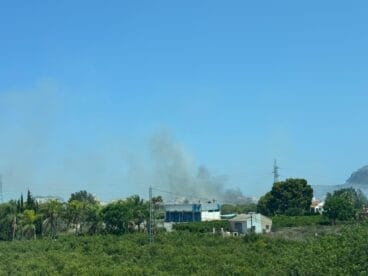 Gran humareda que se puede ver desde Dénia (2)
