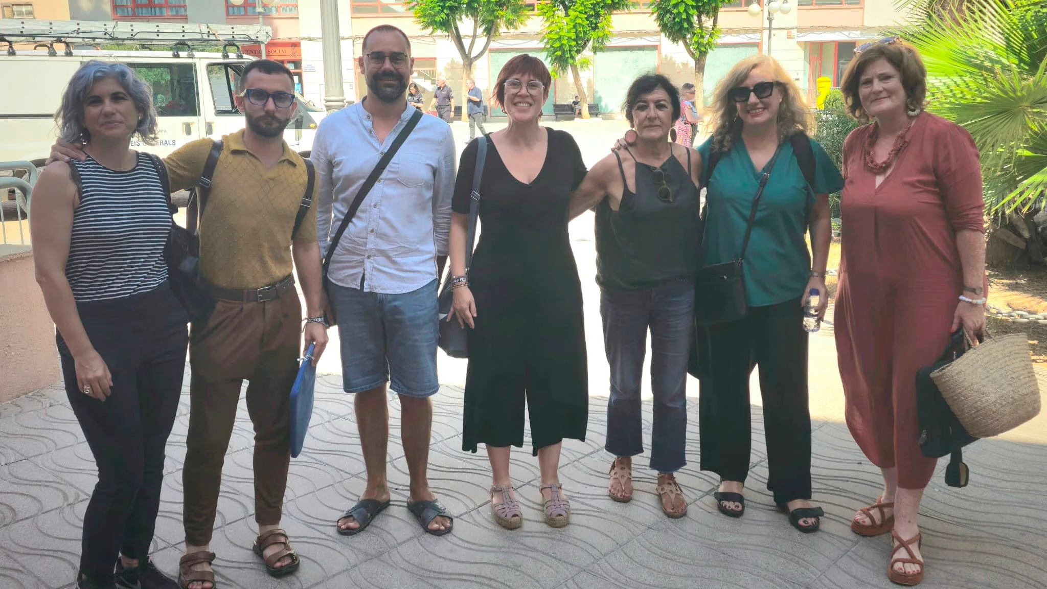 grupo compromis per teulada i moraira junto a la diputada en el congreso de compromis agueda mico