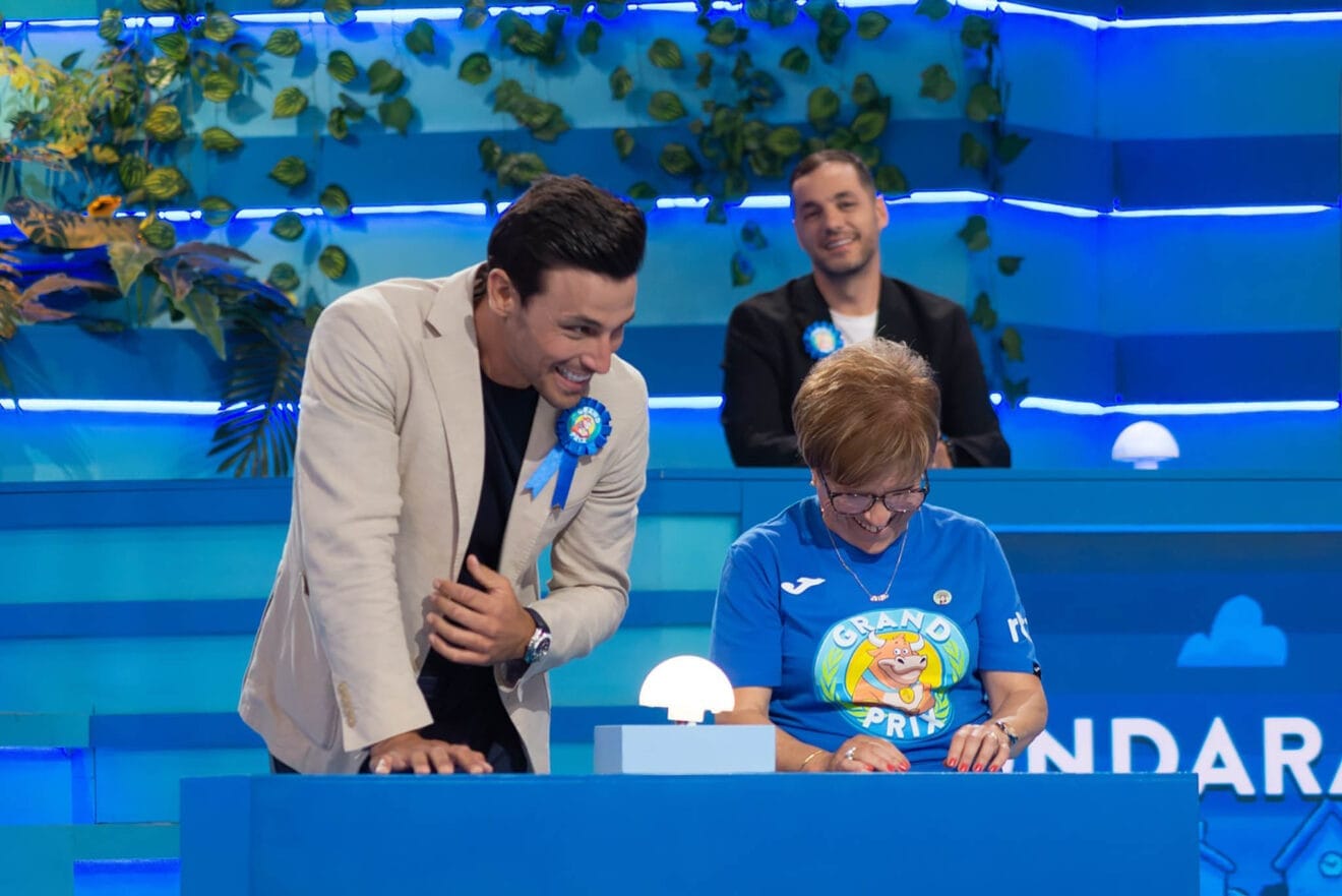 Jaime Astrain con una vecina de Ondara en el Grand Prix