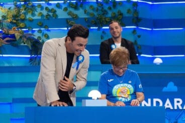 Jaime Astrain con una vecina de Ondara en el Grand Prix