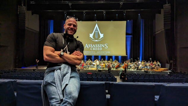 Imagen: Javi Gil con la Universal Symphony Orchestra en el Fórum de Barcelona