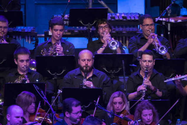 Imagen: Javi Gil en el concierto del Sonafilm de 2019 como músico