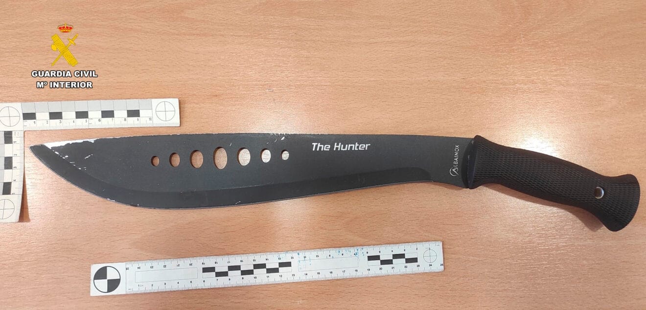 Machete intervenido por la Guardia Civil tras el altercado en Calp