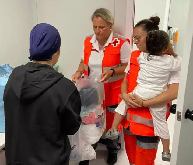 Imagen: Migrantes llegados a Alicante el lunes
