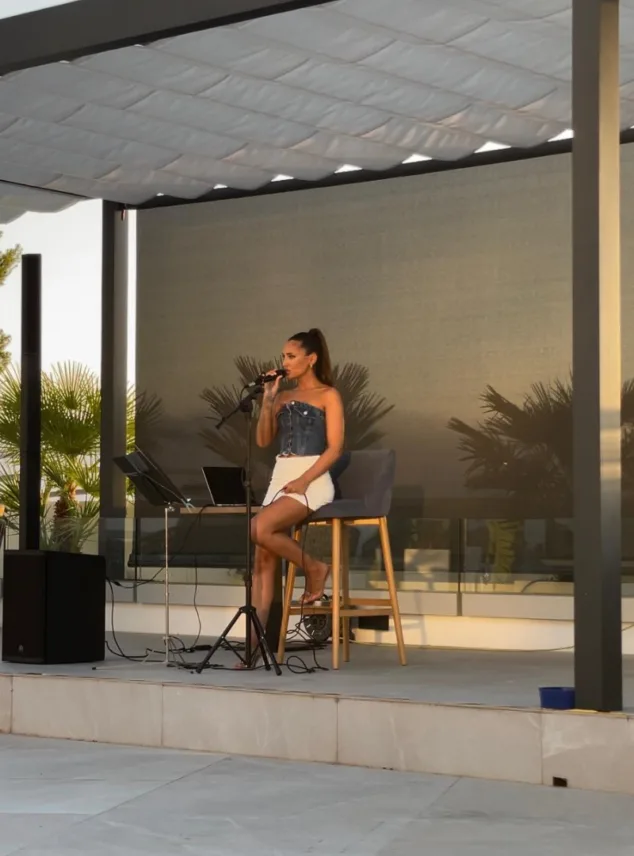 paula gallego te deleitara con su potente voz y una seleccion de canciones