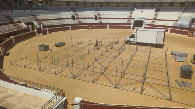 Imagen: Preparativos en la Plaza de Toros de Ondara