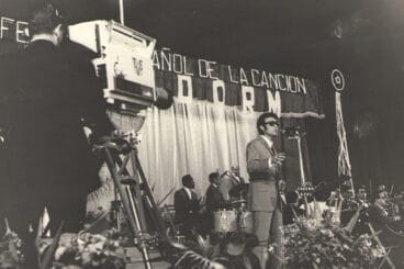 actuacion de michel en el festival de benidorm imagen del libro 150 anys de musica y ball a la marina alta