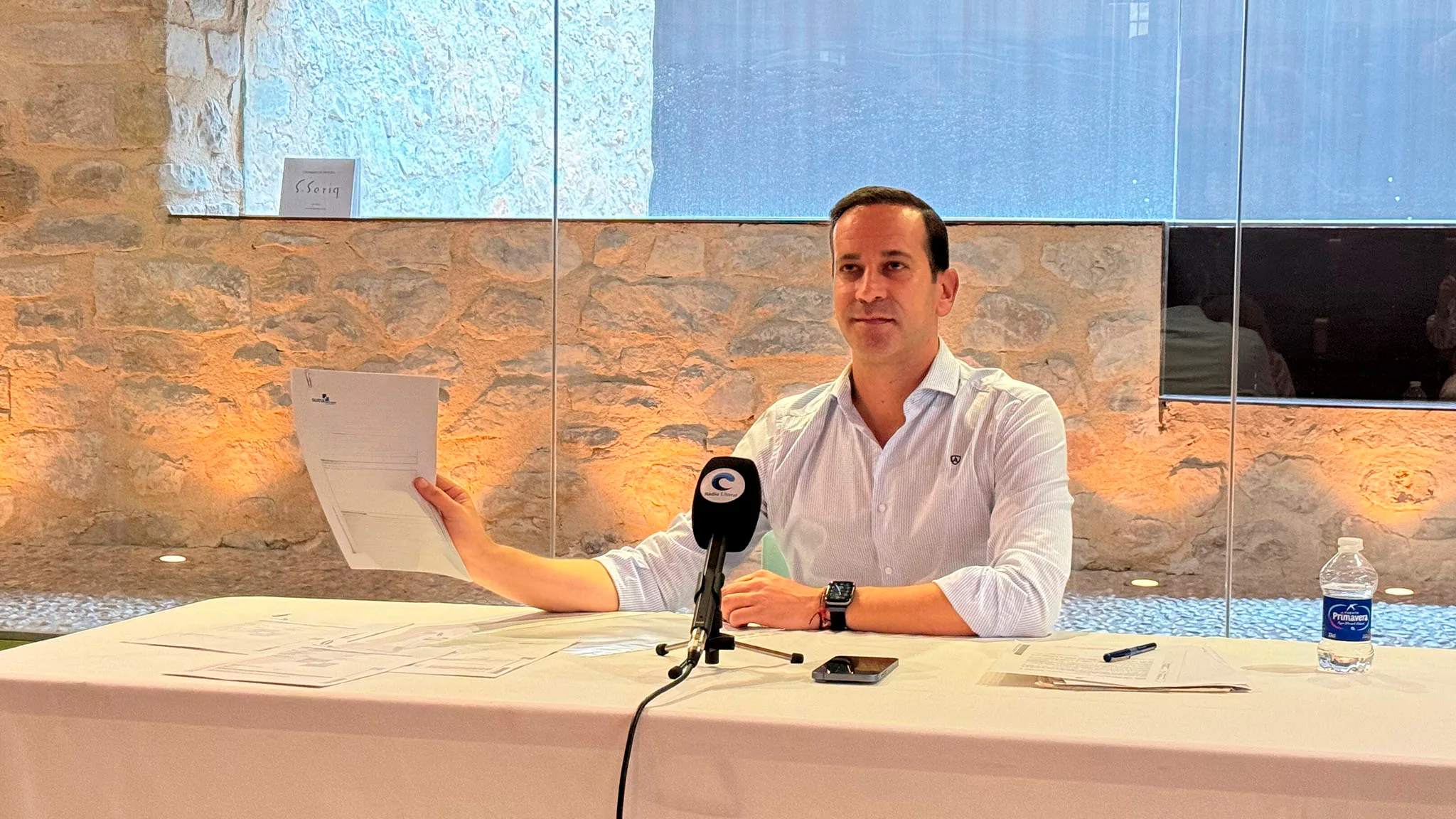 arturo poquet alcalde de benissa en la rueda de prensa