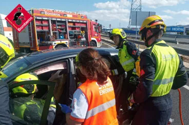 Bomberos y atención sanitaria en el accidente en Ondara