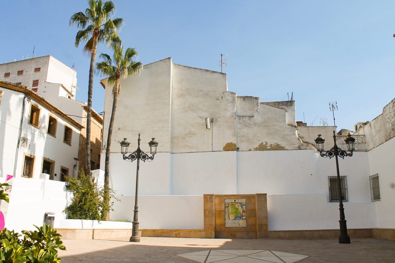 Casas en la Plaça dels Porxes de Teulada (archivo)