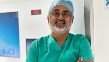Dr. Karim kommt im HCB Denia Krankenhaus an