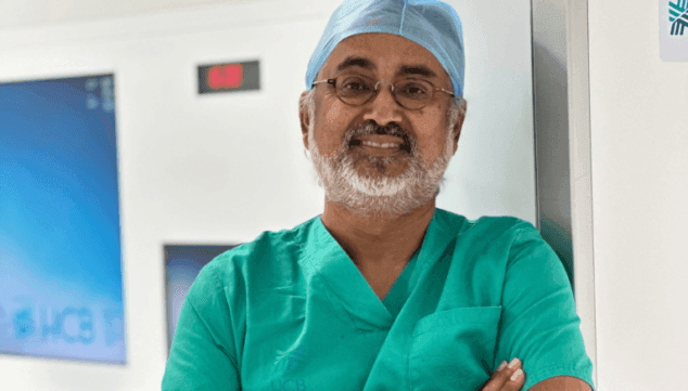 el dr karim llega al hospital hcb denia