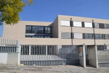 entrada del ies enric valor de pego