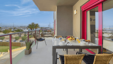 Modernidad y estilo en este apartamento con terraza privada y vistas al mar de Pool Villas