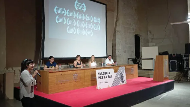 Imagen: Momento de 'València per la Pau' con Col·lectiu Mirades