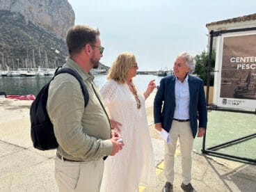 Pere Moll, concejal de Medio Ambiente de Calp, Ana Sala, alcaldesa de Calp, y Raúl Mérida, secretario autonómico de Medio Ambiente y Territorio