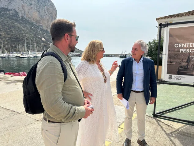 Imagen: Pere Moll, concejal de Medio Ambiente de Calp, Ana Sala, alcaldesa de Calp, y Raúl Mérida, secretario autonómico de Medio Ambiente y Territorio