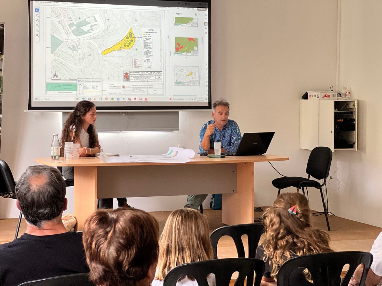 Reunión con los vecinos sobre el CEIP Joanot Martorell de la Vall de Gallinera