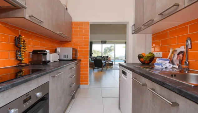 Villa Mi Sueño: disfruta de unas vacaciones inolvidables en esta villa con piscina, barbacoa y cercanía a todos los servicios 3 un espacio ideal para preparar deliciosas comidas y compartir risas en familia
