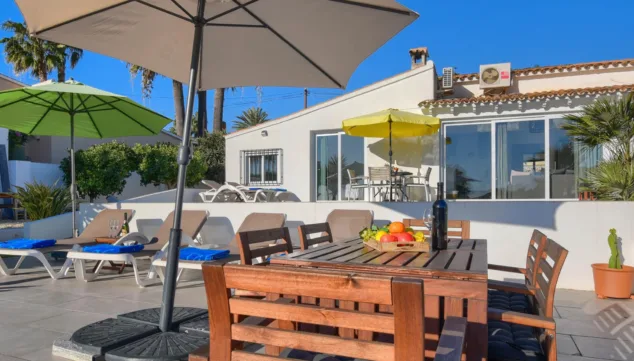 Villa Mi Sueño: disfruta de unas vacaciones inolvidables en esta villa con piscina, barbacoa y cercanía a todos los servicios 8 un espacio para disfrutar de comidas al aire libre y momentos de paz