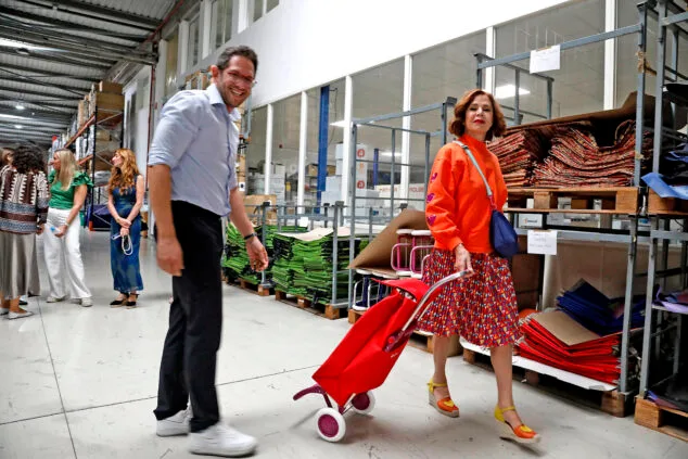Imagen: Agatha Ruiz de la Prada con su diseño para Rolser
