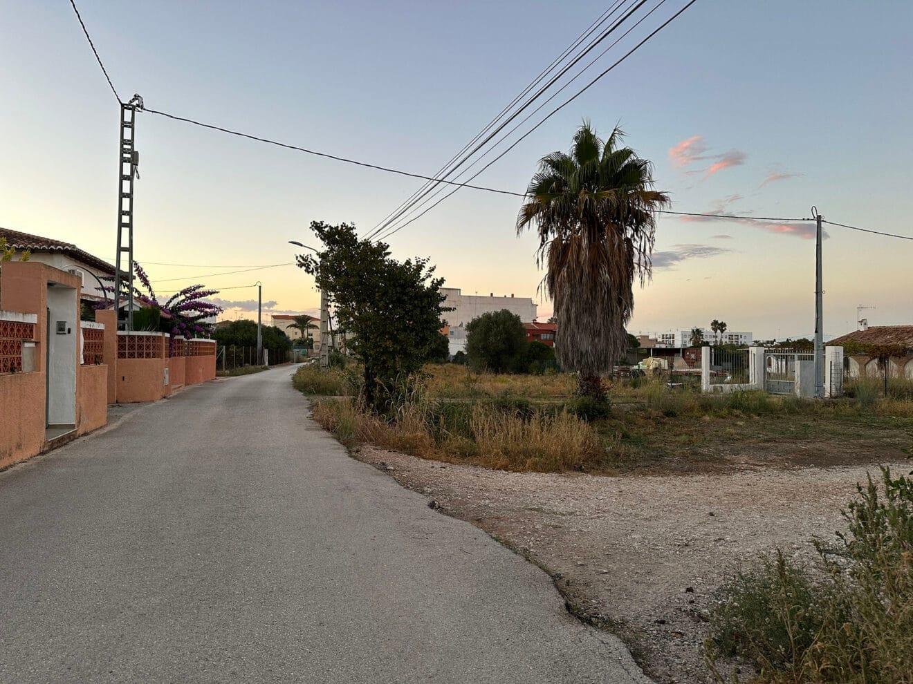 Camino de la calle Altra part del riu del Verger