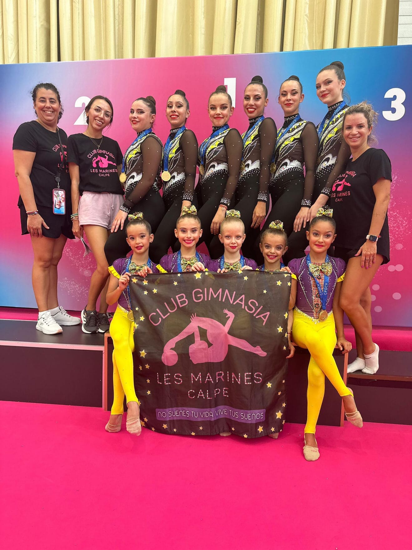 Club Gimnasia Les Marines en el podio