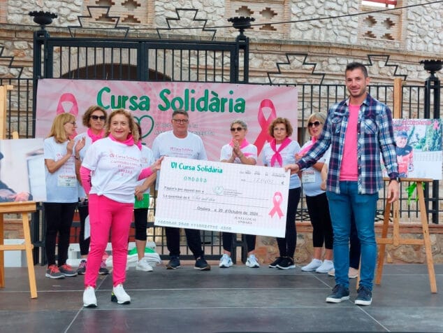 Imagen: Entrega de la recaudación de la VII Cursa Solidària d'Ondara