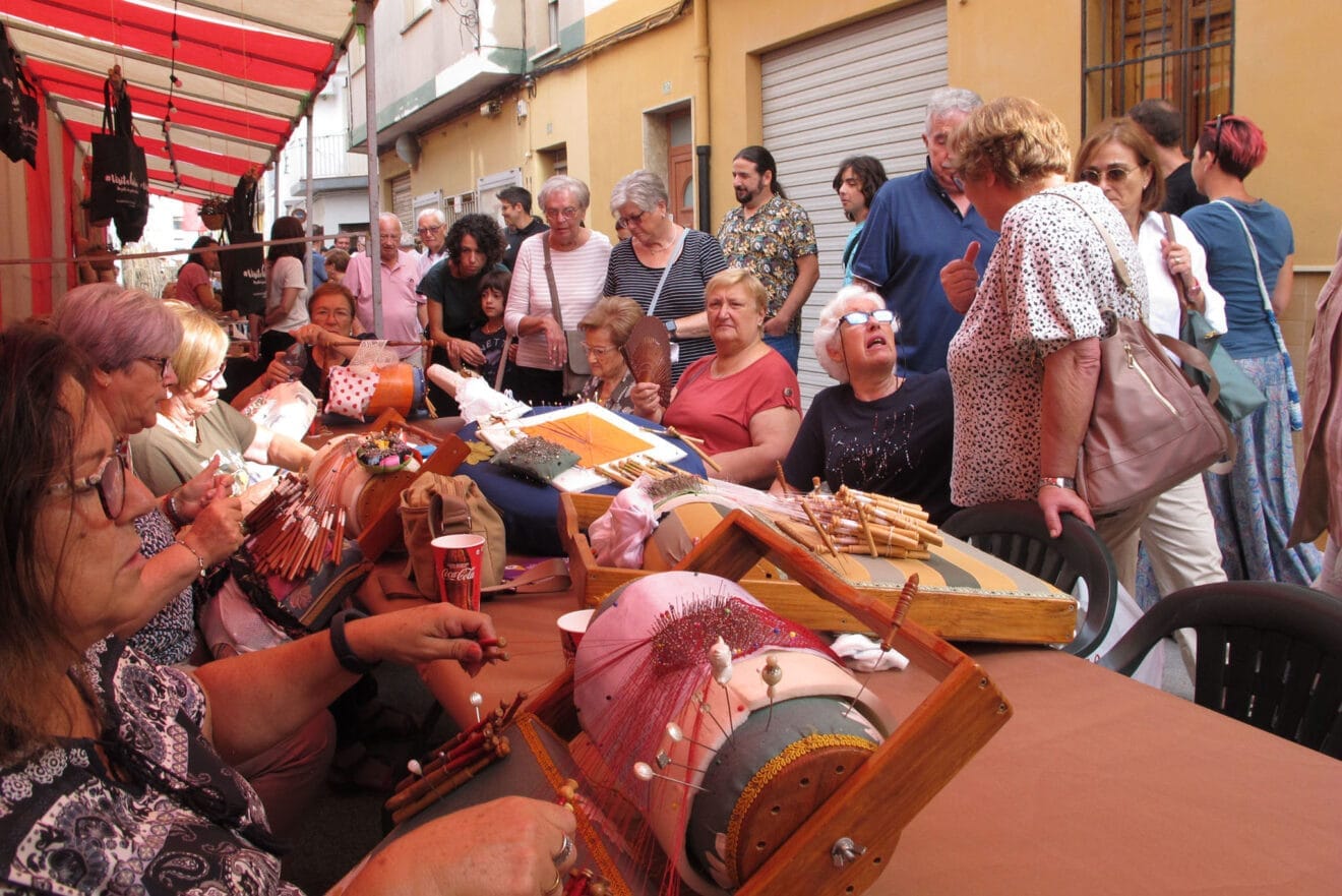 Muestra de bolillos en XIX Fira Gata al Carrer 2024